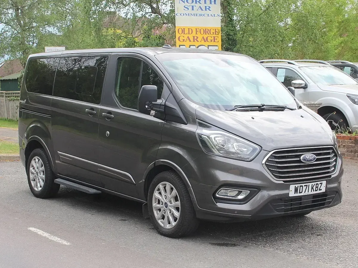 Usado Ford Tourneo Custom Titanium 2022 Cinzento Van