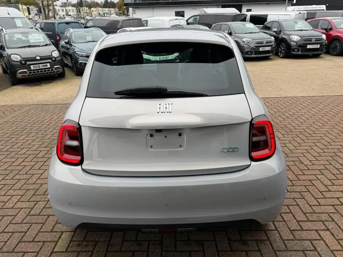 Nuevo Fiat 500e La Prima 85 kW (116 CV) 2026 Azul Utilitario