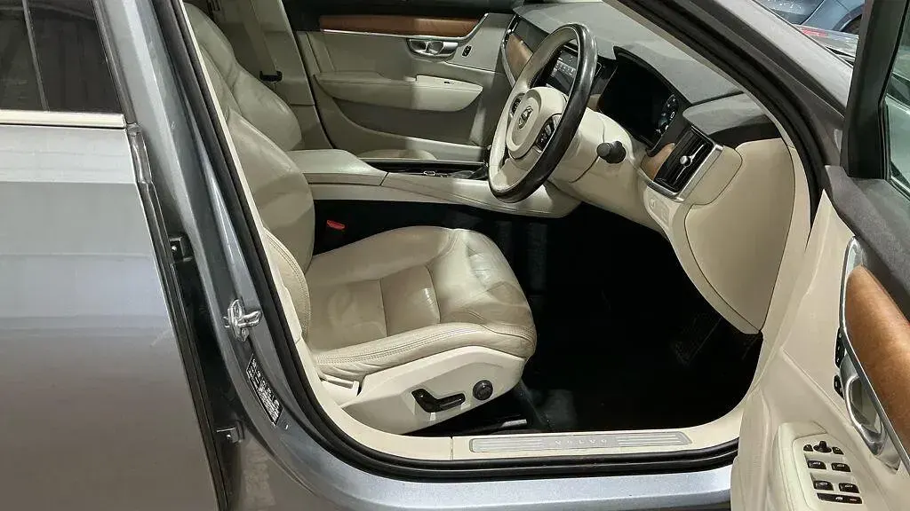 Used Volvo S90 Inscription 190 HP (139 kW) 2017 Grey Sedan