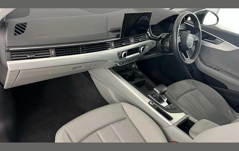 Begagnad Audi A4 Comfort 150 HK (110 kW) 2023 Svart Sedan