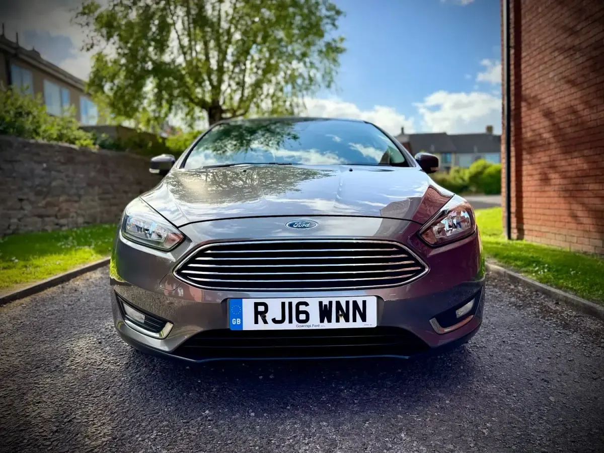 Used Ford Focus Titanium 120 HP (88 kW) 2016 Brown Hatchback