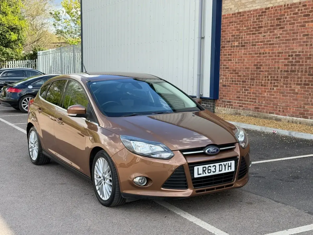 Second-hand Ford Focus Zetec 125 CP (91 kW) 2013 Maro Hatchback
