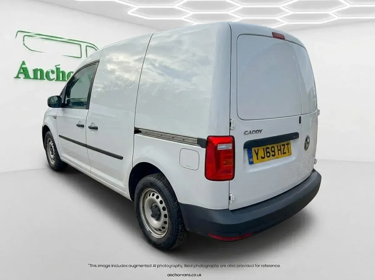 Usado VW Caddy Startline 102 HP (75 kW) 2019 Branco Monovolume