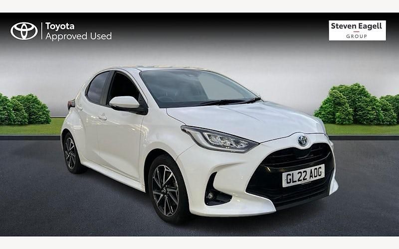 Used 2025 Toyota Yaris Hybrid Design Hatchback | £17,795 (Super price) - Image 1/4