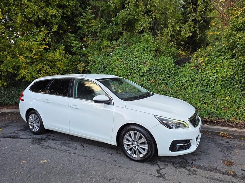 Begagnad Peugeot 308 SW Allure 2020 Vit Kombi