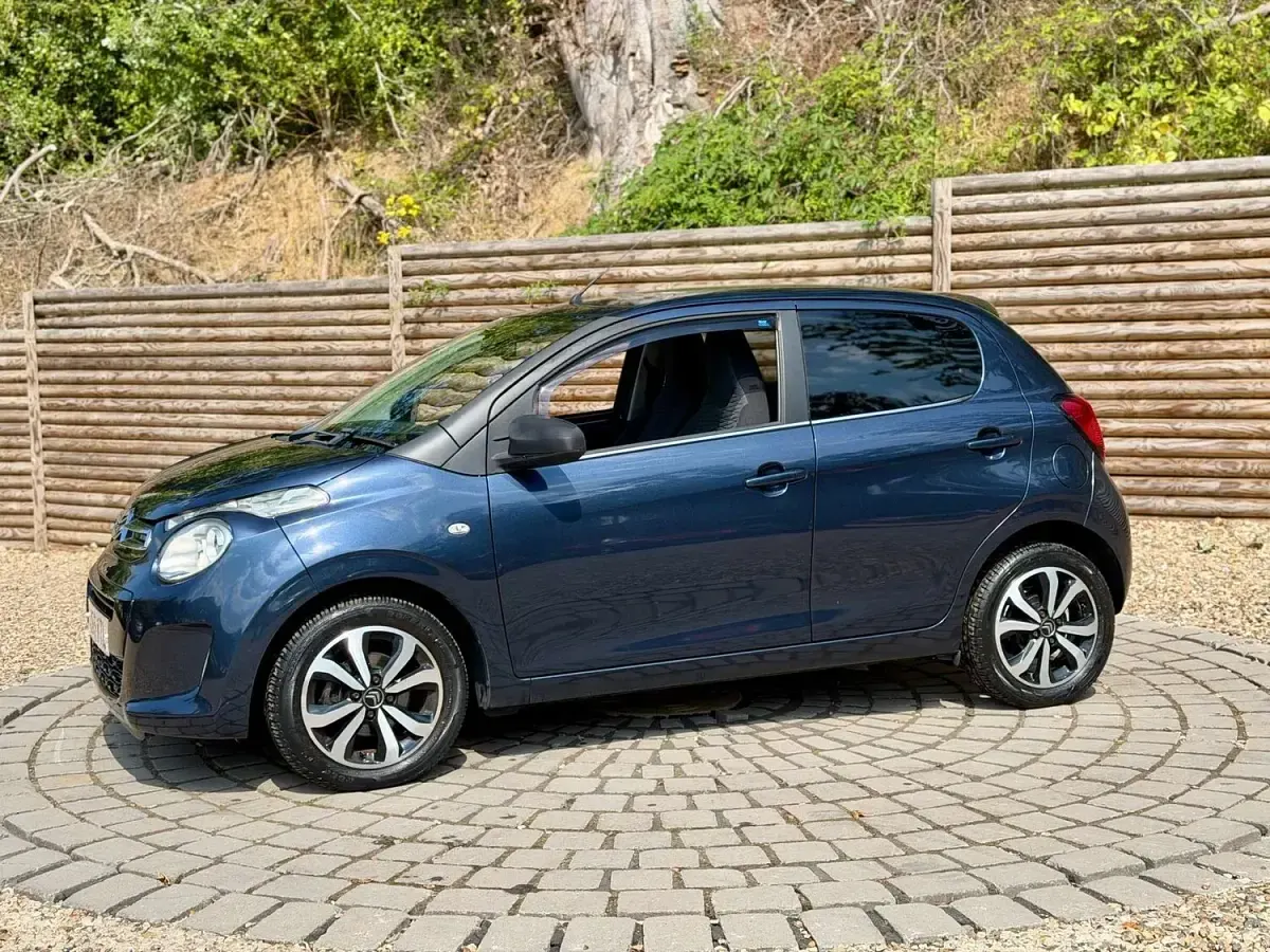 Used Citroën C1 Flair 68 HP (50 kW) 2015 Blue Hatchback