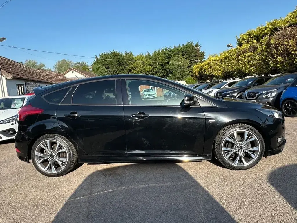 Used Ford Focus ST-Line 120 HP (88 kW) 2017 Black Hatchback