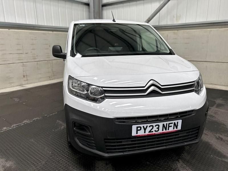 Used Citroën Berlingo 100 HP (73 kW) 2023 White MPV