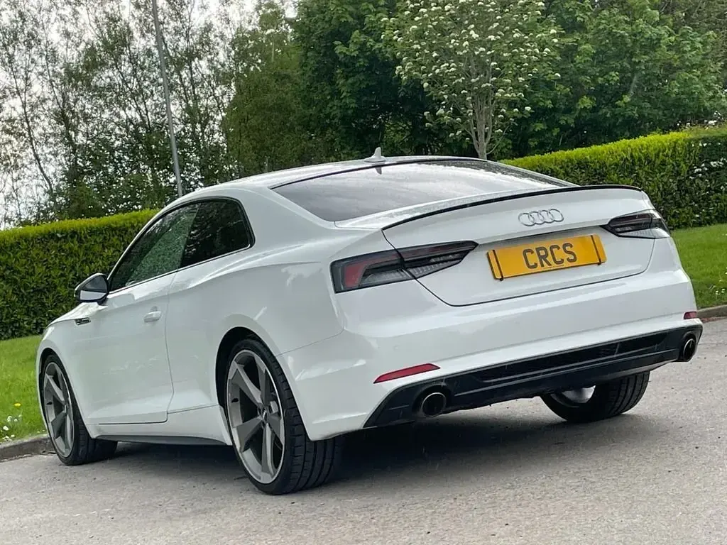 Używany Audi A5 Black Edition 190 KM (139 kW) 2019 Biały Coupe