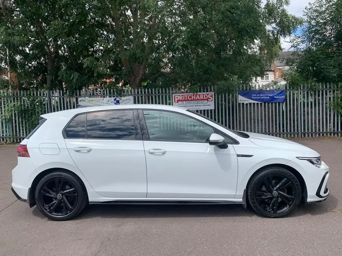 Used VW Golf VII R-line 150 HP (110 kW) 2021 White Hatchback