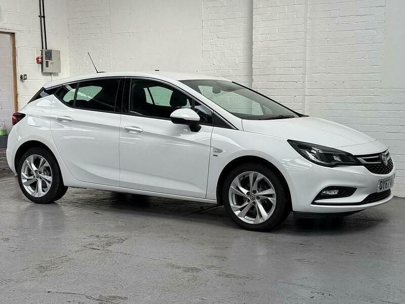 White Used 2017 Vauxhall Astra SRi Hatchback | £6,750 (Fair price) - Image 1/4