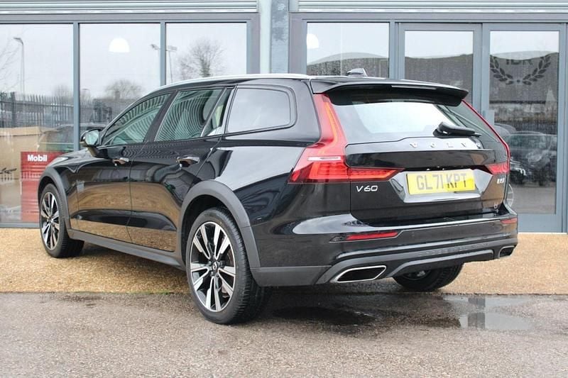 Used Volvo V60 CC 250 HP (183 kW) 2021 Black Estate