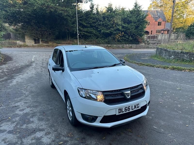 White Used 2016 Dacia Sandero Ambiance Hatchback | £5,895 (Fair price) - Image 1/4