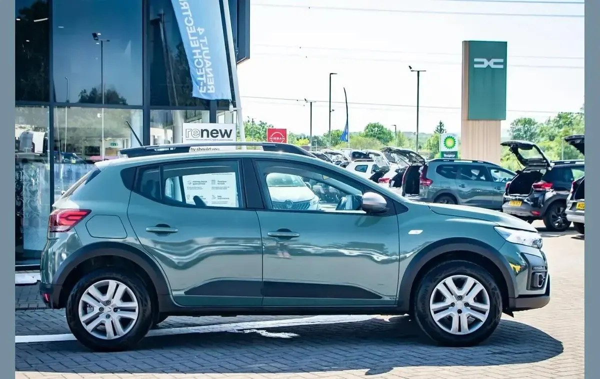 Used Dacia Sandero Expression 90 HP (66 kW) 2023 Green Hatchback