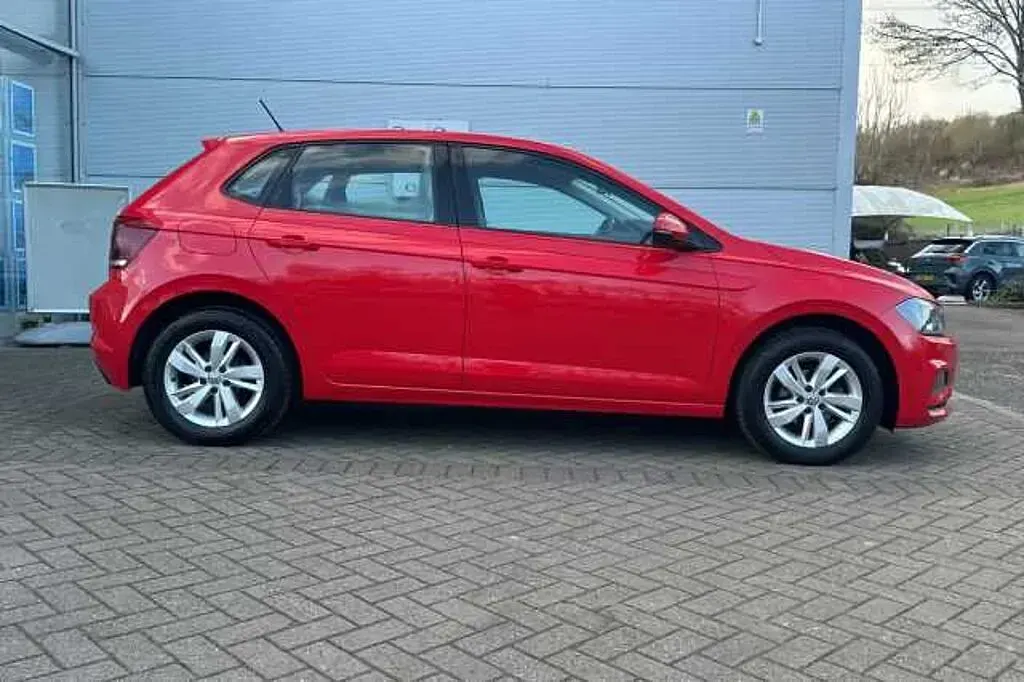 Used VW Polo SE 65 HP (47 kW) 2019 Red Hatchback
