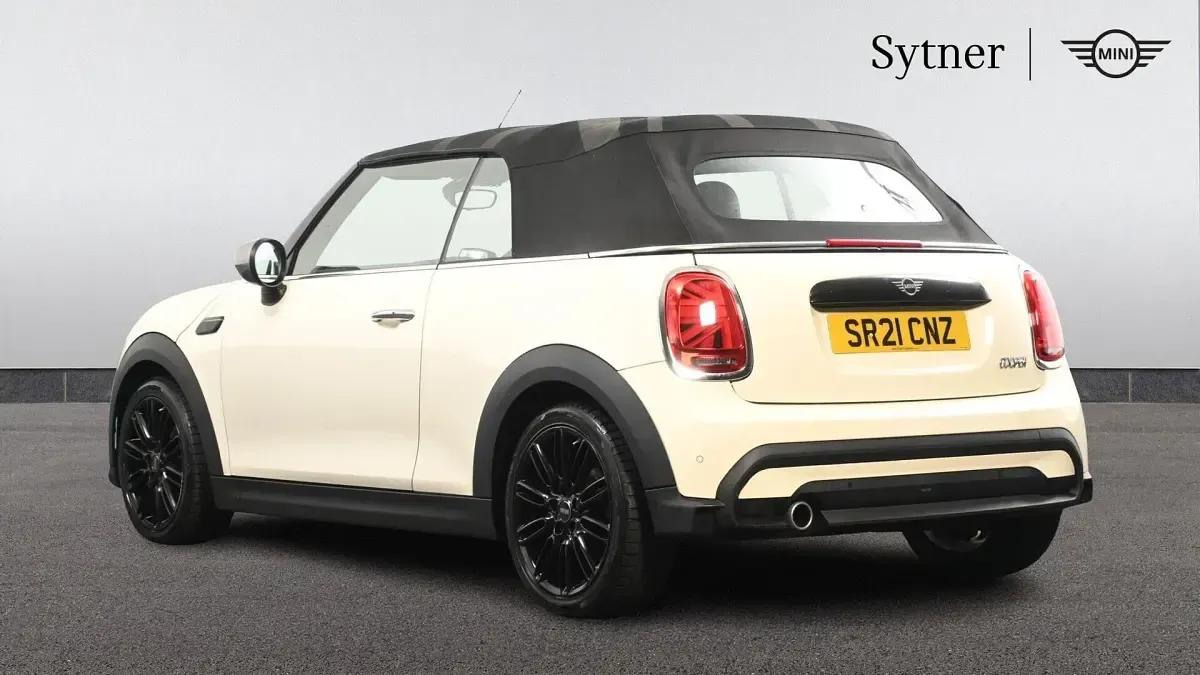Used Mini Cooper Exclusive 136 HP (100 kW) 2021 White Hatchback