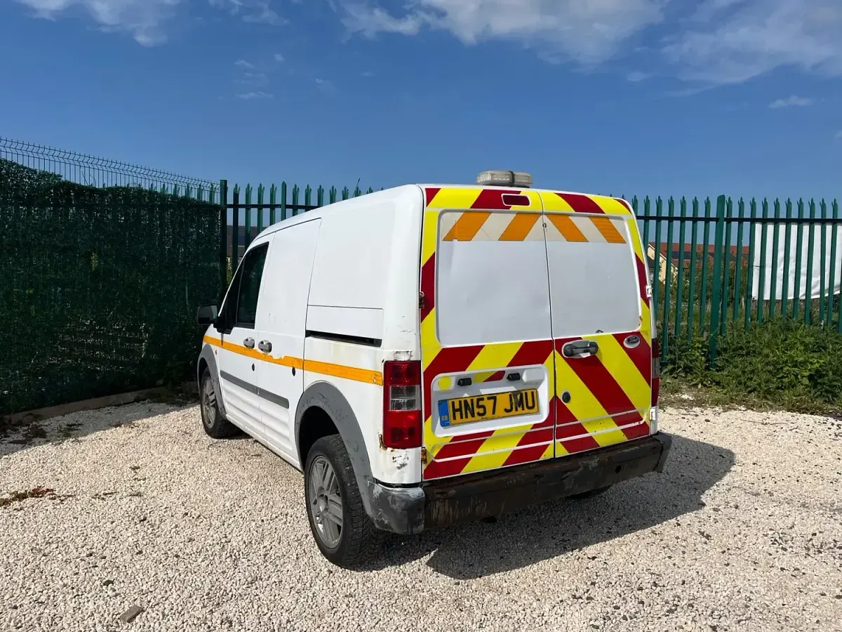 Used Ford Transit Connect 75 HP (55 kW) 2007 White MPV