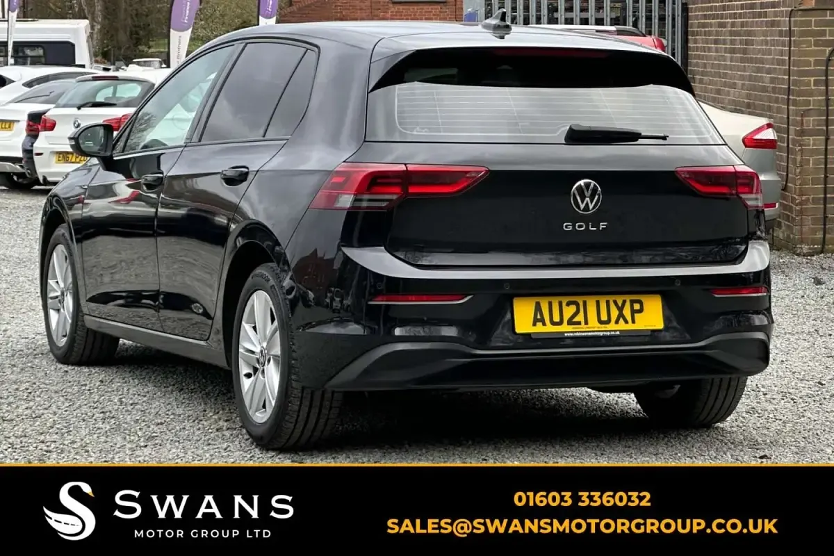 Used VW Golf VII Life 150 HP (110 kW) 2021 Black Hatchback