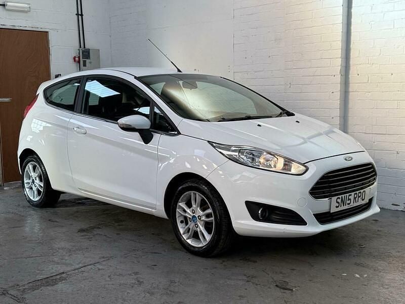 White Used 2015 Ford Fiesta Zetec Hatchback | £4,000 (Fair price) - Image 1/4