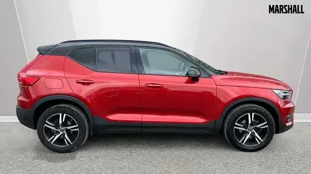Usado Volvo XC40 R-Design 197 CV (144 kW) 2021 Rojo SUV