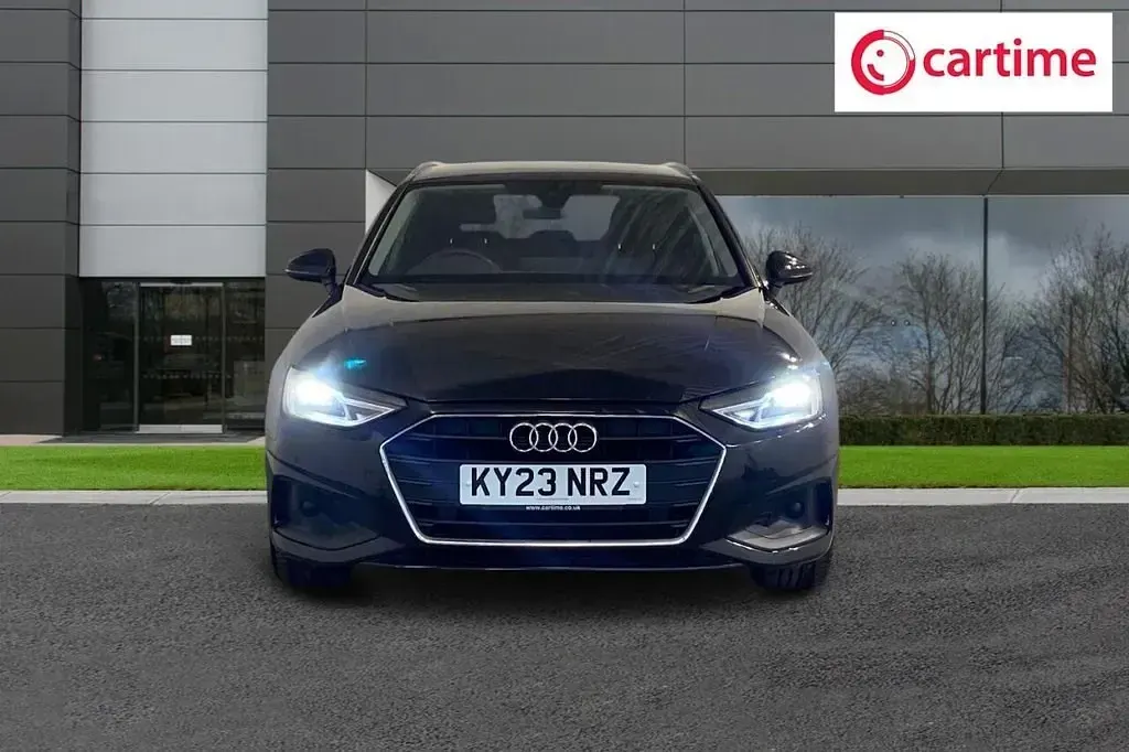 Używany Audi A4 Comfort 163 KM (119 kW) 2023 Czarny Kombi