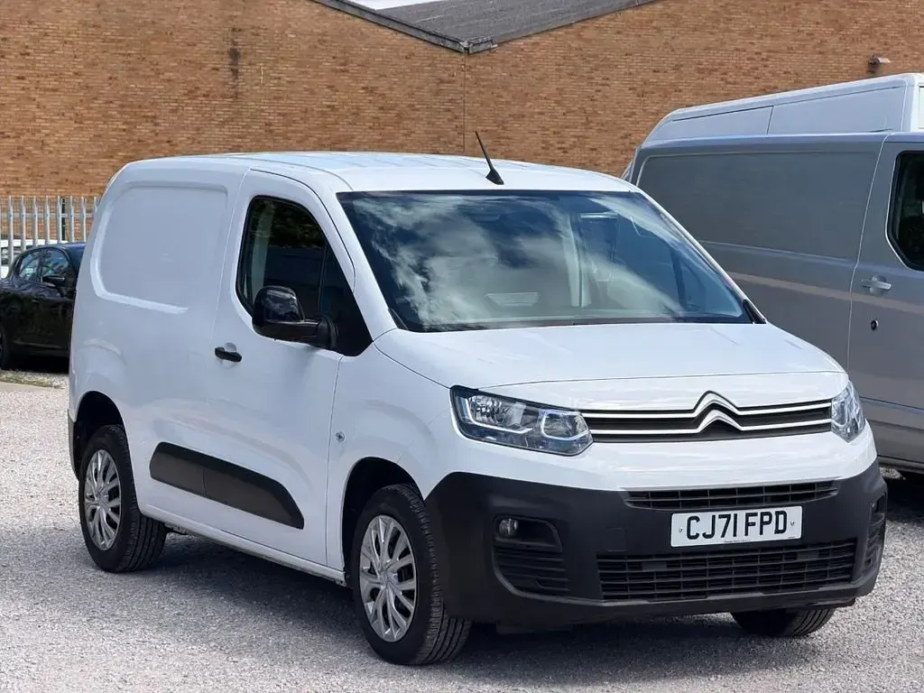 Usado Citroën Berlingo 100 HP (73 kW) 2022 Branco Monovolume