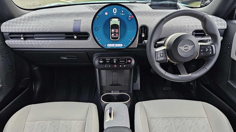 Used Mini Cooper Hatch 154 HP (113 kW) 2024 Green Hatchback