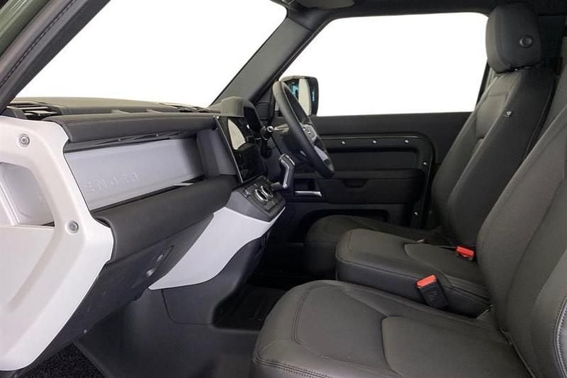 Usado Land Rover Defender SE Dynamic 249 HP (183 kW) 2026 Verde SUV