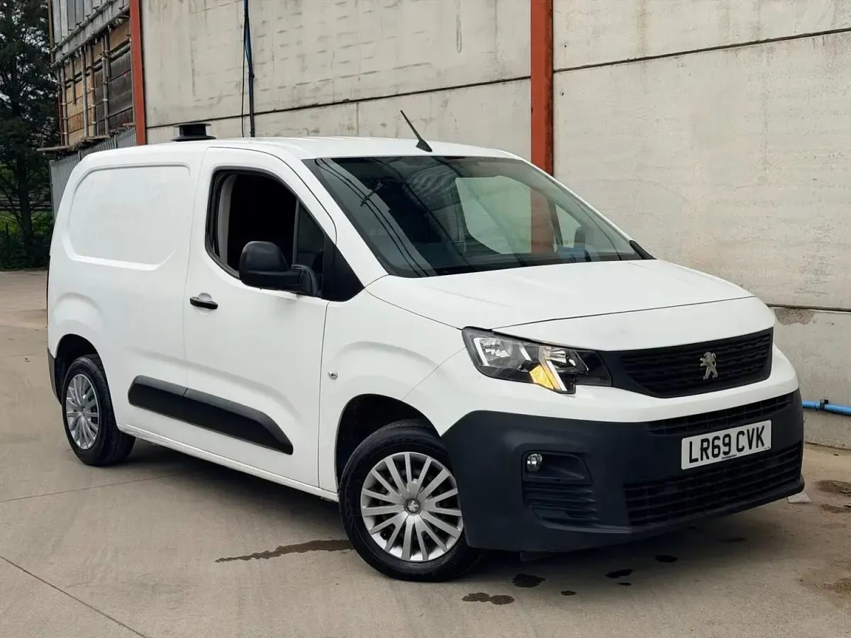 Used Peugeot Partner 131 HP (96 kW) 2019 White MPV