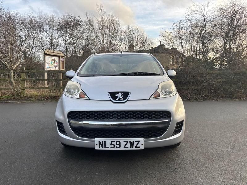 Used Peugeot 107 68 HP (50 kW) 2009 Silver Hatchback