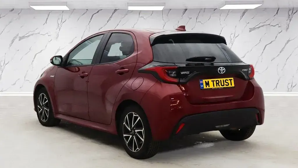 Used Toyota Yaris Design 116 HP (85 kW) 2021 Red Hatchback