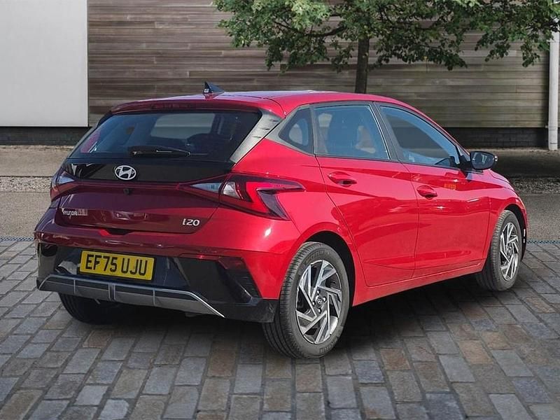 Used Hyundai i20 Advanced 100 HP (73 kW) 2025 Red Hatchback