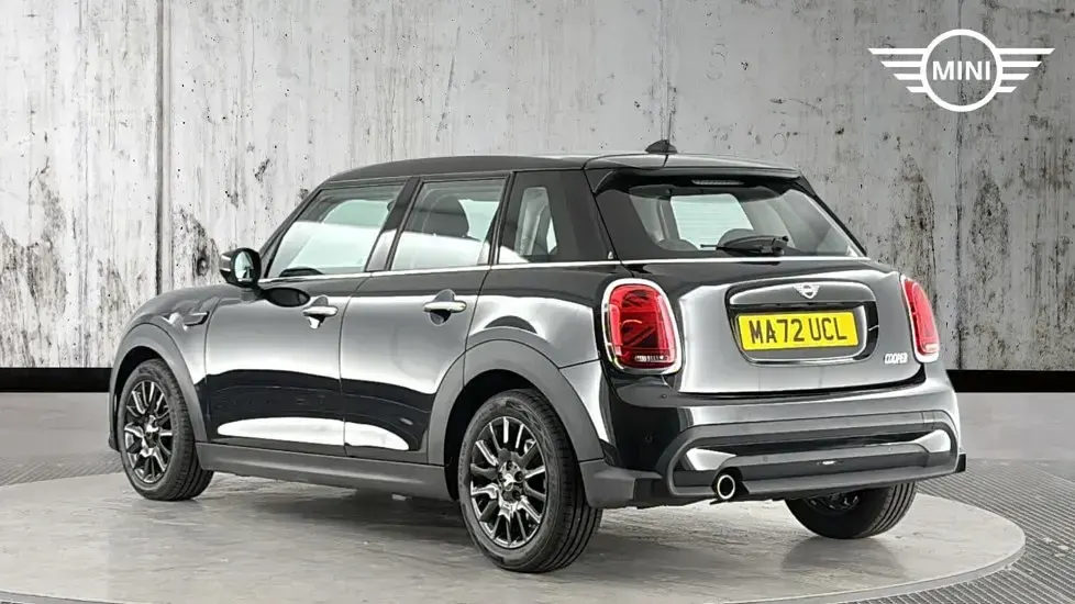 Usado Mini Cooper Classic 134 HP (98 kW) 2022 Preto Citadino