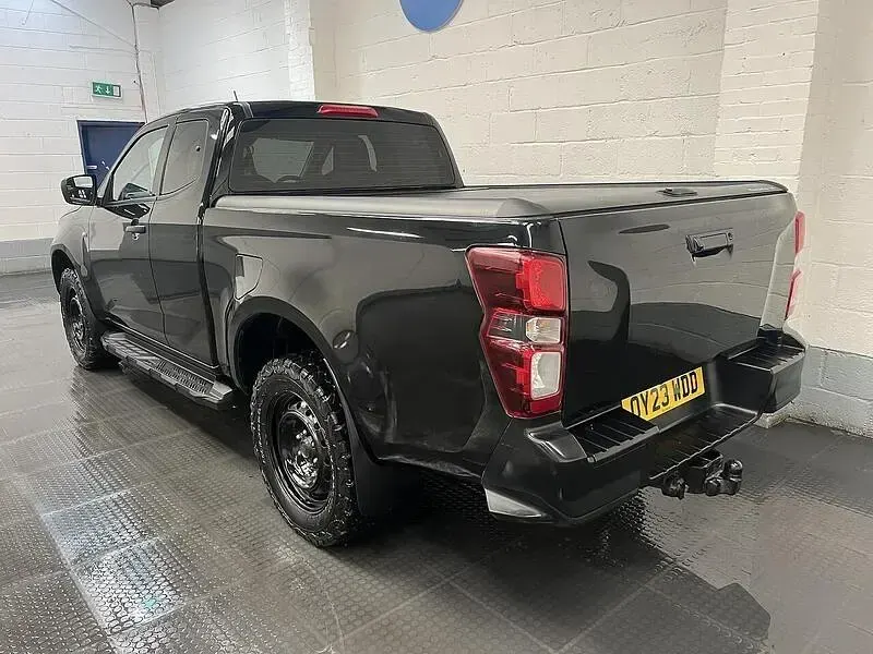 Used Isuzu D-Max 163 HP (119 kW) 2023 Black Pickup