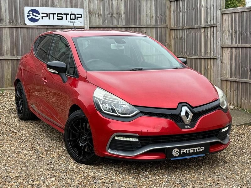 Used Renault Clio IV 2014 Red Hatchback