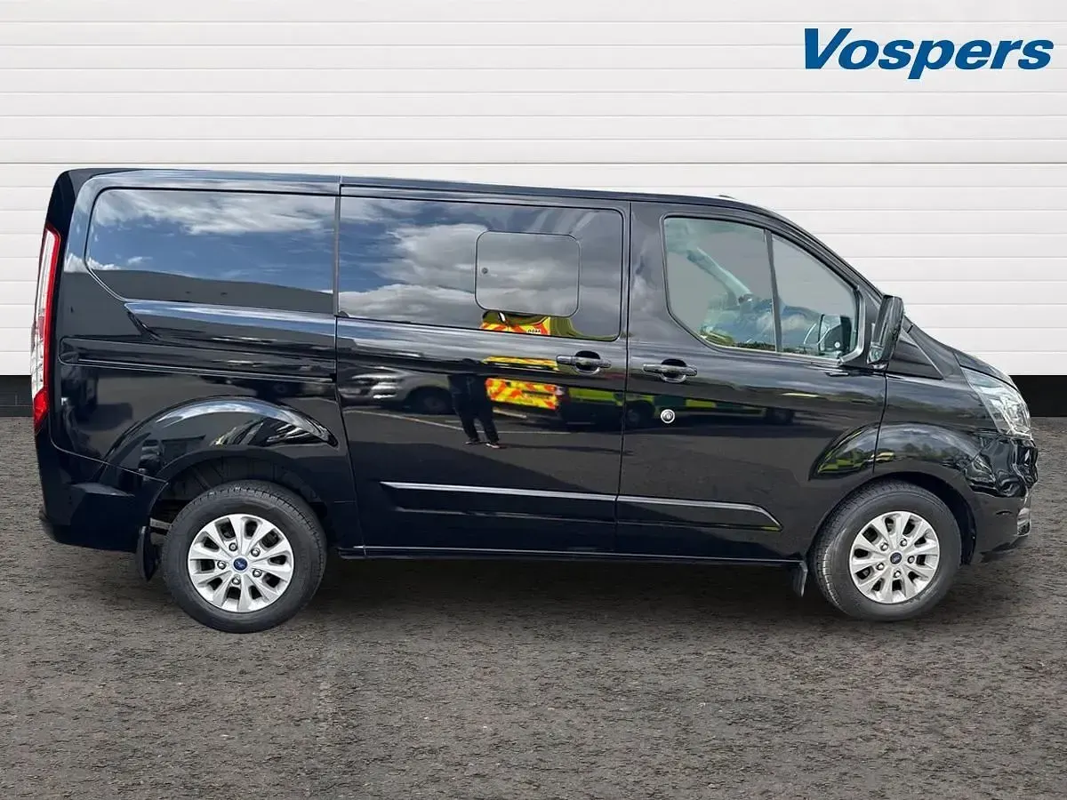 Begagnad Ford Transit Custom Limited 130 HK (95 kW) 2023 Svart Van