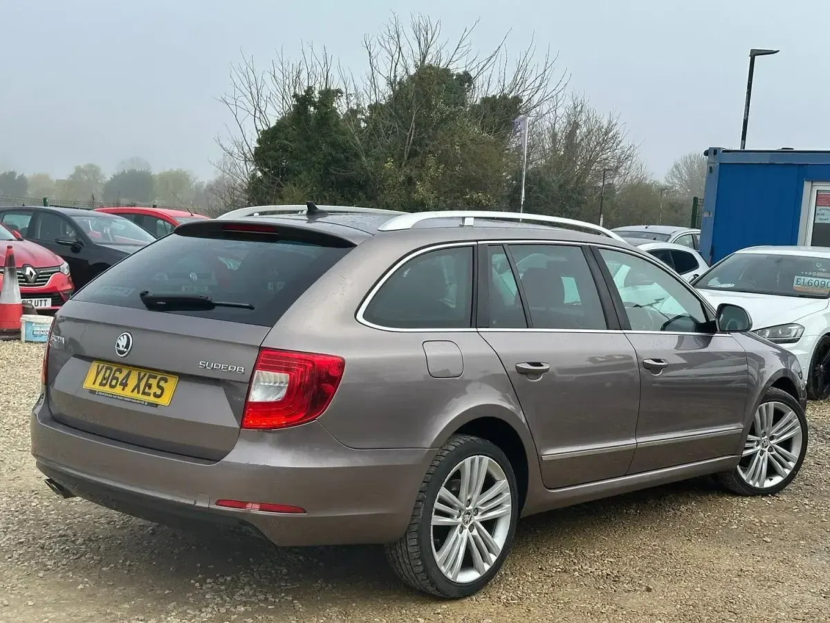 Used Skoda Superb Elegance 170 HP (125 kW) 2014 Mauve/purple Estate