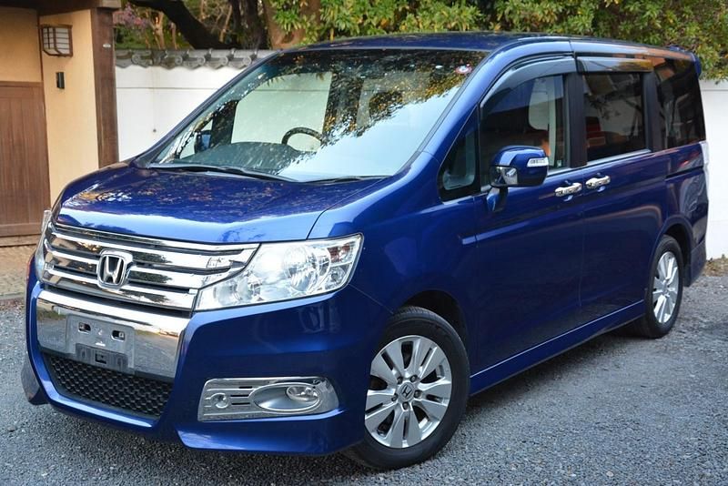 Met blue Used 2011 Honda Stepwgn MPV | £10,995 (Fair price) - Image 1/4
