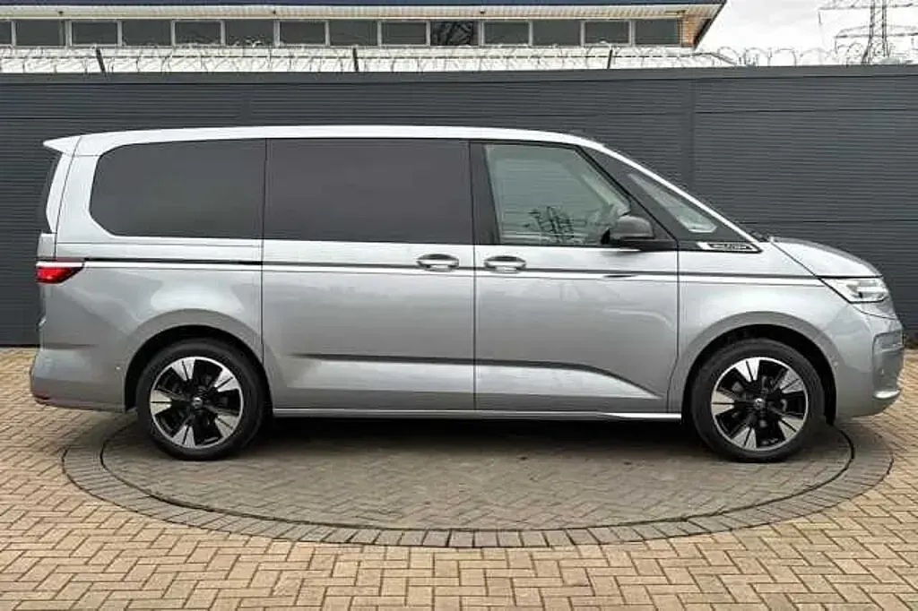 Used VW Multivan Style 150 HP (110 kW) 2025 Silver MPV