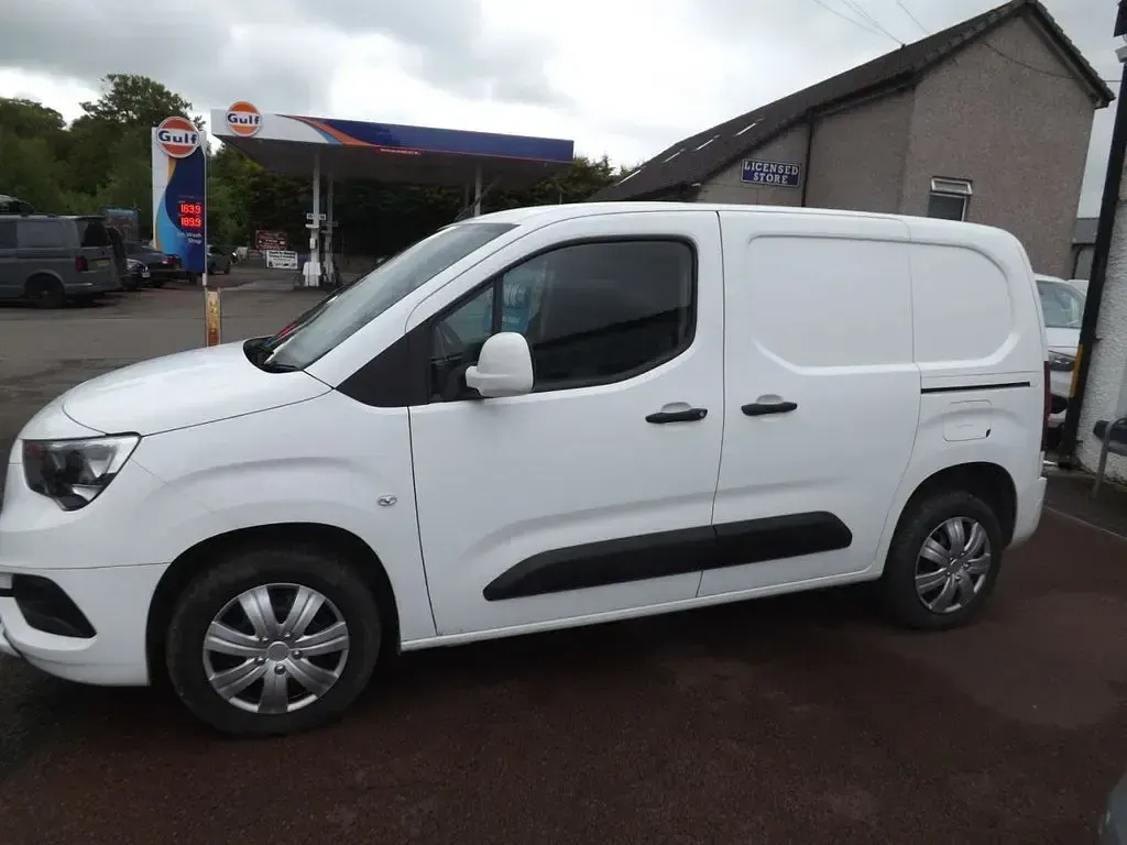 Used Vauxhall Combo Sportive 100 HP (73 kW) 2021 White MPV