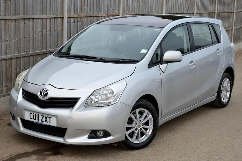 Used Toyota Verso 147 HP (108 kW) 2011 Silver MPV
