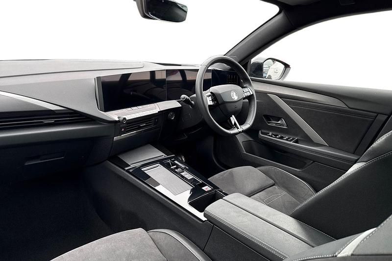 Used Vauxhall Astra Ultimate 130 HP (95 kW) 2025 Red Hatchback