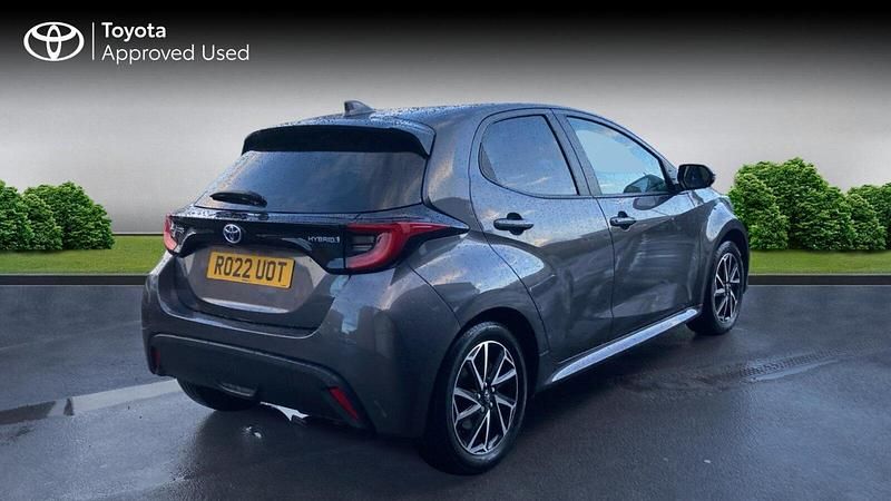 Used Toyota Yaris Hybrid Design 116 HP (85 kW) 2022 Decuma grey