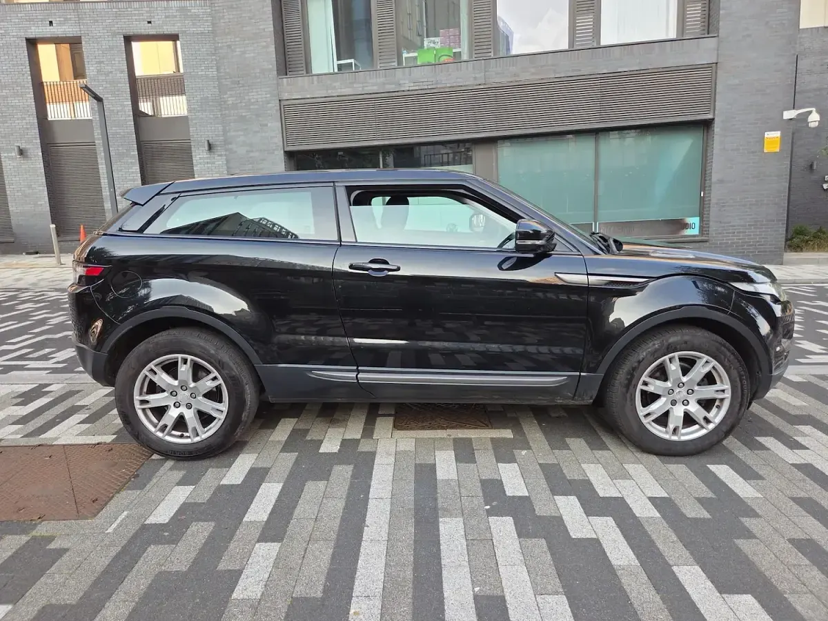 Used Land Rover Range Rover evoque Pure 187 HP (137 kW) 2012 Black SUV