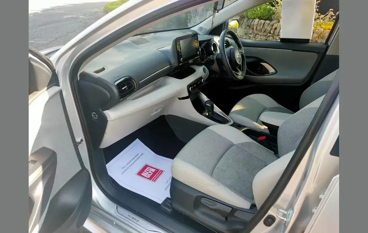 Used Toyota Yaris 113 HP (83 kW) 2021 Silver Hatchback