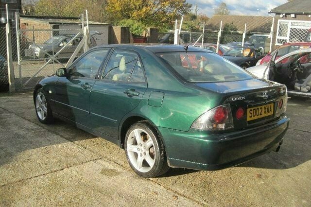 Used Lexus IS200 153 HP (112 kW) 2002 Sedan