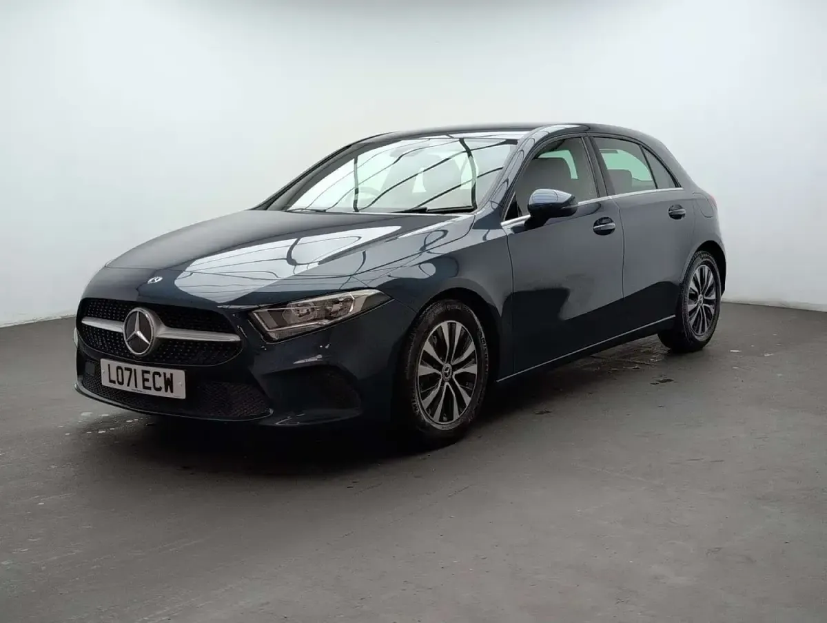 Used Mercedes A180 SE 136 HP (100 kW) 2022 Blue Hatchback