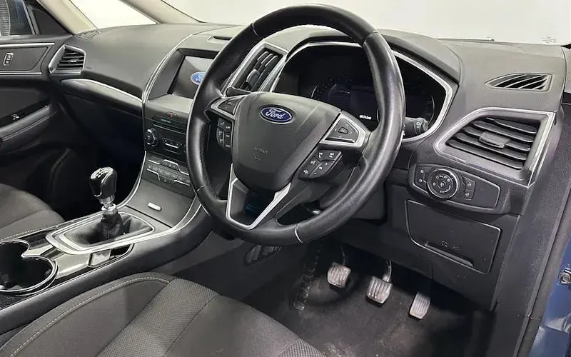 Used Ford S-MAX Titanium 150 HP (110 kW) 2019 Blue MPV