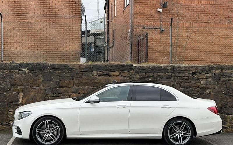 Używany Mercedes E350 AMG Line Premium Plus 258 KM (189 kW) 2017 Biały Sedan/Limuzyna