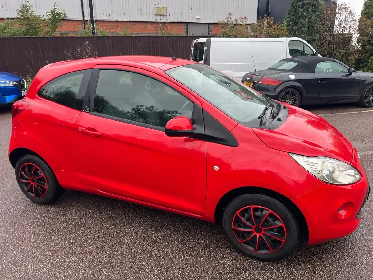 Used Ford Ka 69 HP (50 kW) 2013 Red Hatchback